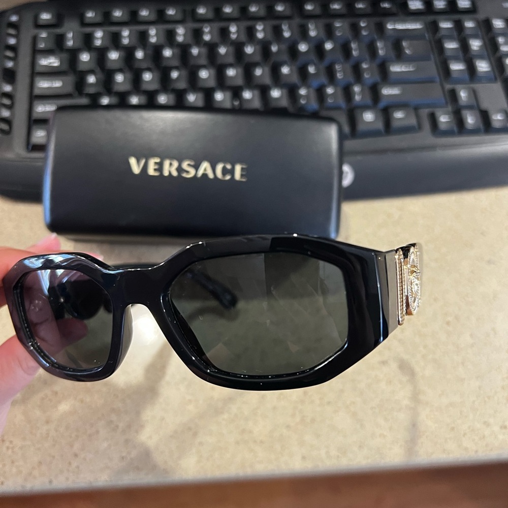 Versace Medusa glasses - Picture 3 of 5